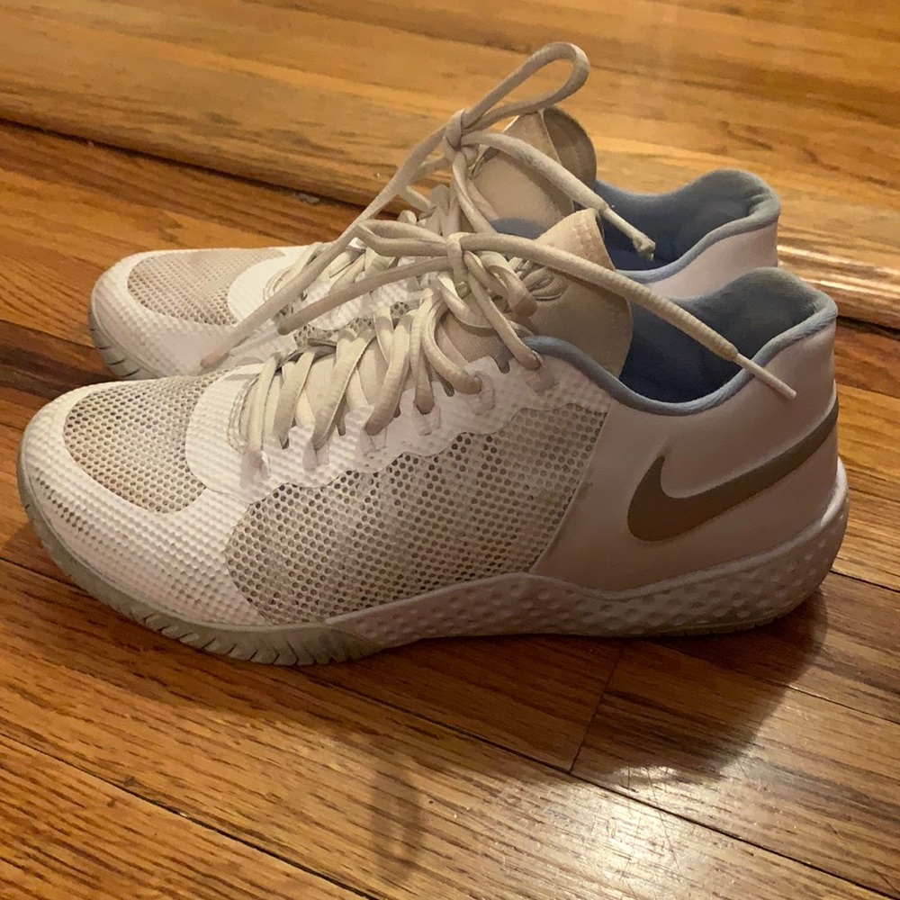 Women’s Nike tennis sneakers